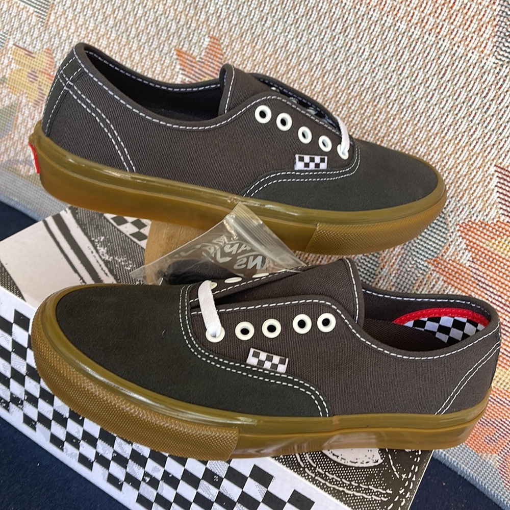Vans WMNS Skate Authentic
Raven/Gum
VNOA5FC8241
Sneakers - athletic shoes - Picture 11 of 16